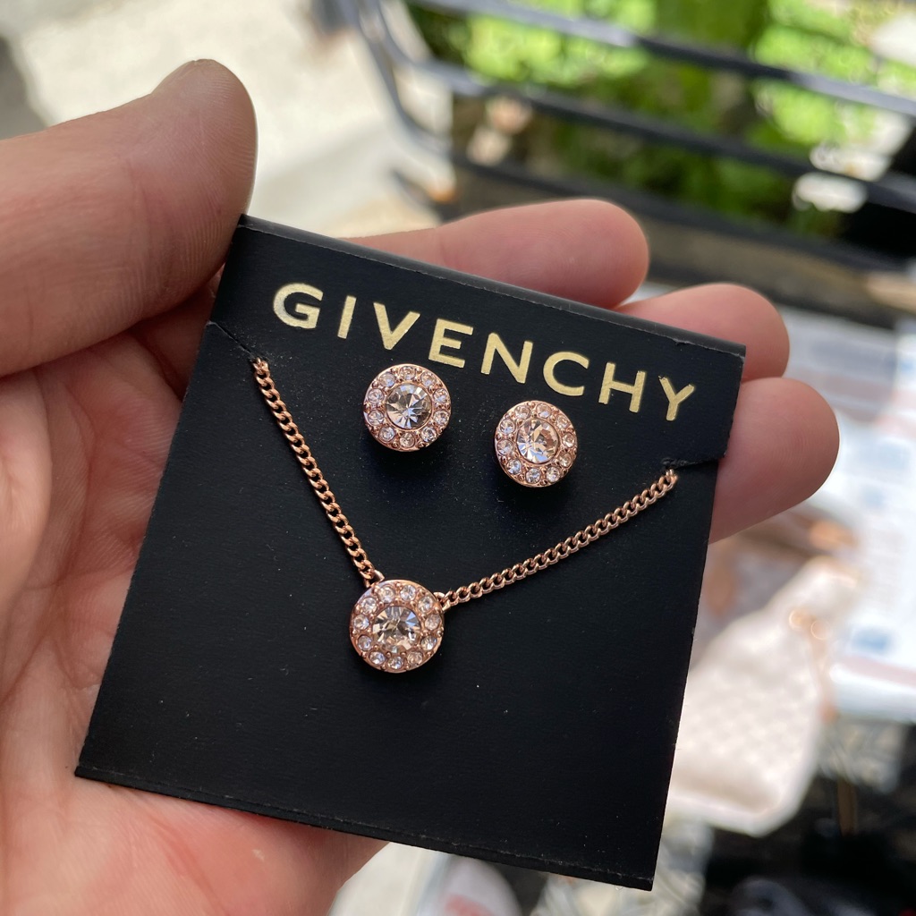 Givenchy Earrings 40$